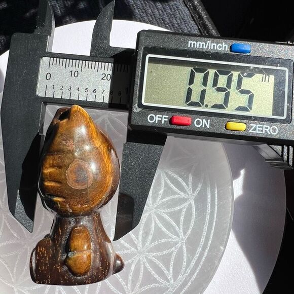 Hello Kitty Tiger Eye‎ Crystal Carving - Picture 11 of 13